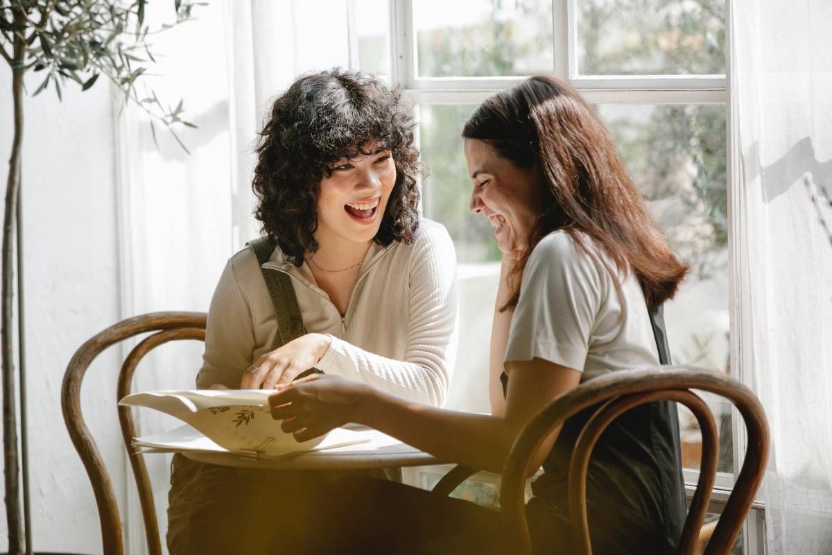 Two-women-at-table